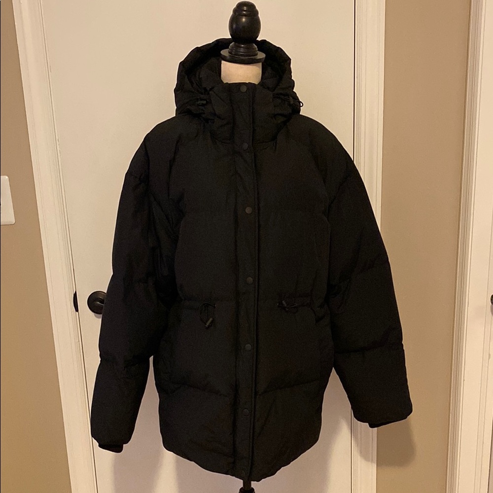 Woman’s Black Hooded Puffer Jacket